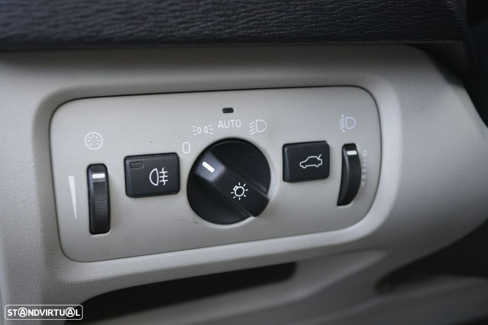 Volvo V40 1.6 D2 Momentum Eco - 19