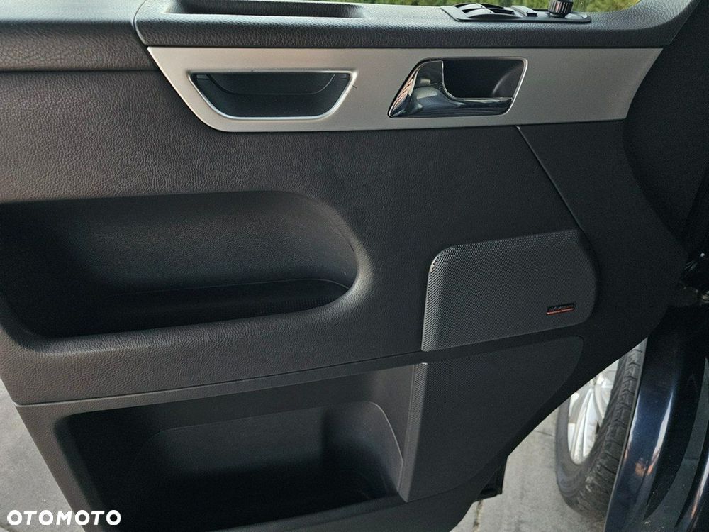 Volkswagen Multivan - 11