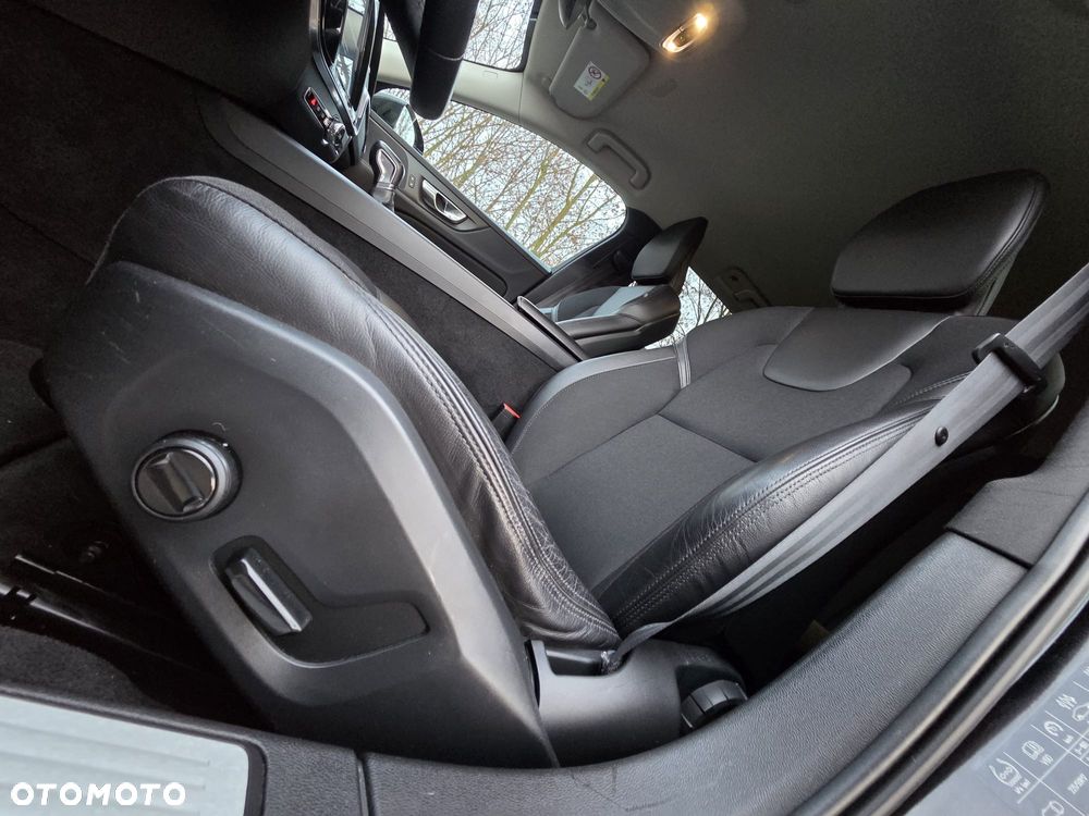Volvo V60 D4 Geartronic Momentum Pro - 22