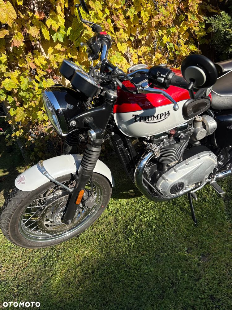 Triumph Bonneville - 2