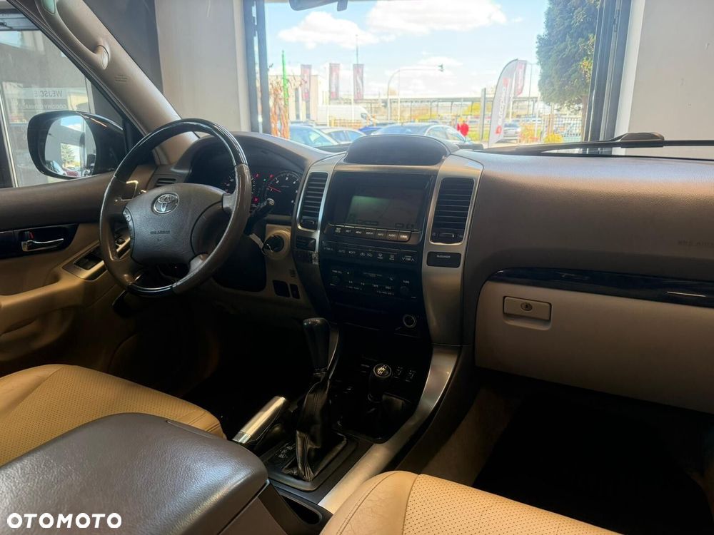 Toyota Land Cruiser - 32