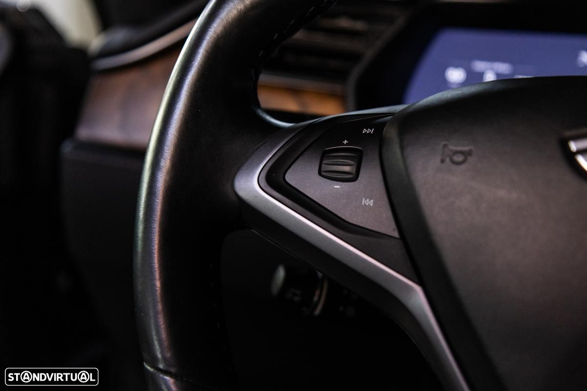 Tesla Model S - 25
