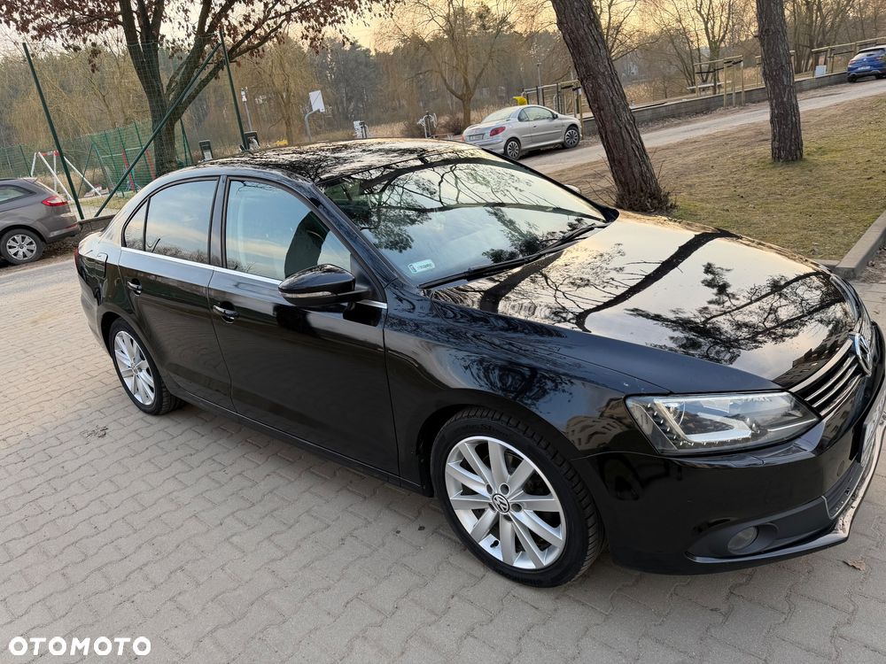 Volkswagen Jetta - 2