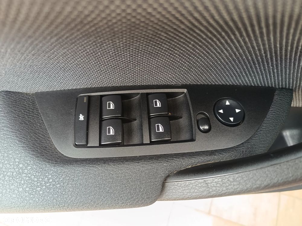 BMW X1 sDrive18i - 19