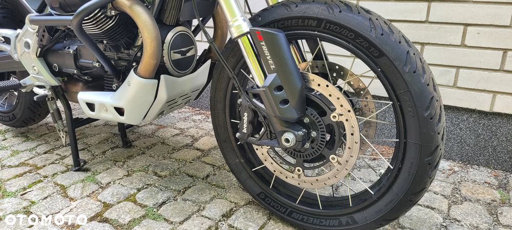 Moto Guzzi V85 - 20
