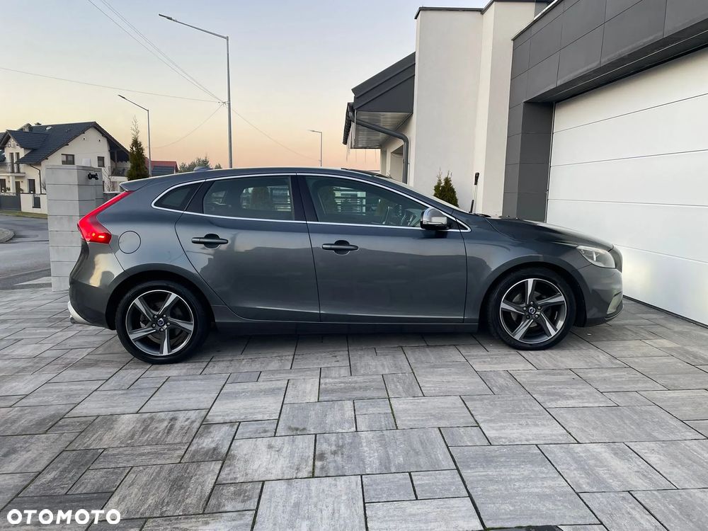 Volvo V40 D2 R Design - 4