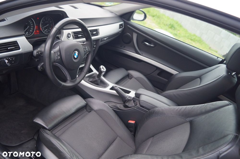 BMW Seria 3 325i - 17