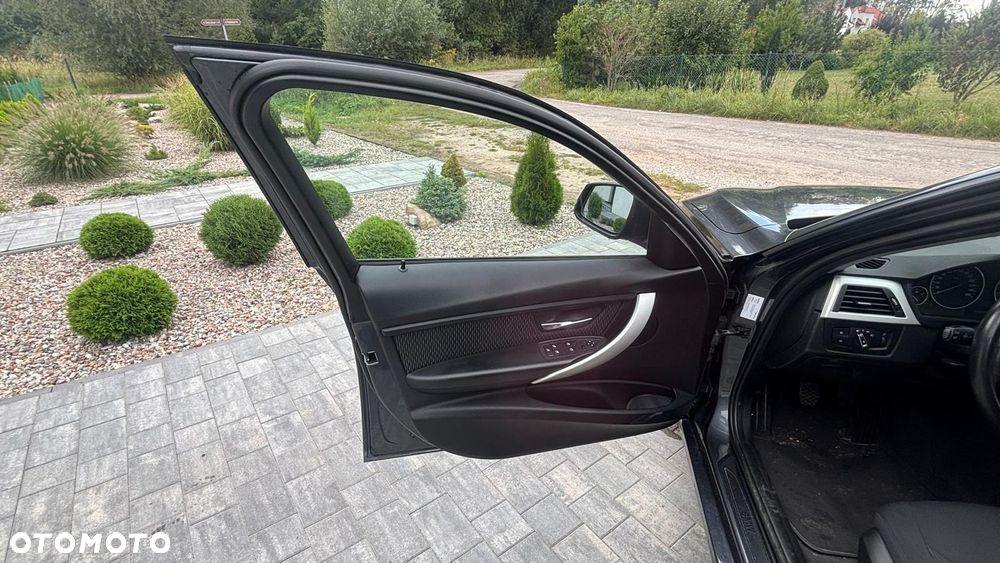 BMW Seria 3 328i - 7