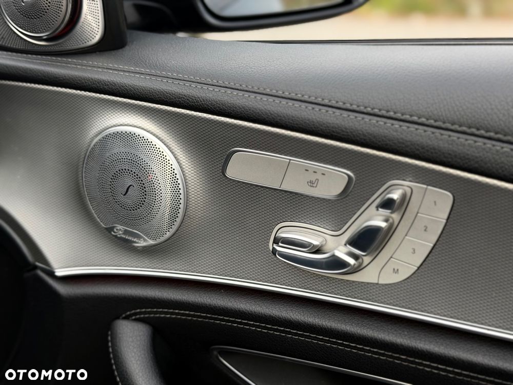 Mercedes-Benz Klasa E 220 d 4Matic 9G-TRONIC AMG Line - 32