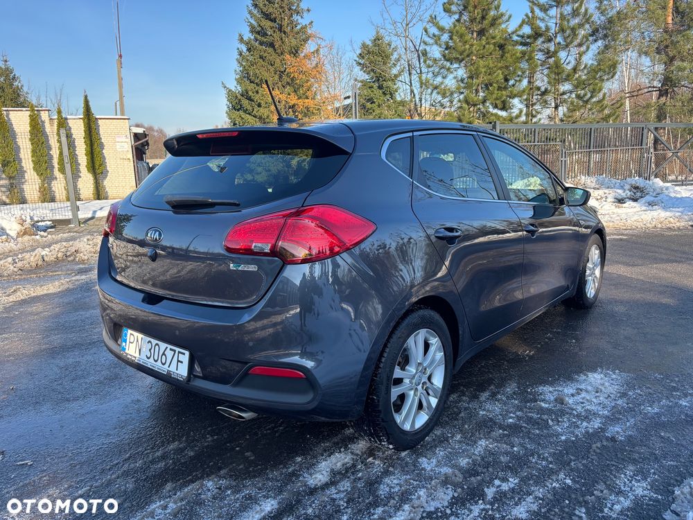 Kia Ceed 1.6 CRDi 128 Dream Team Edition - 23