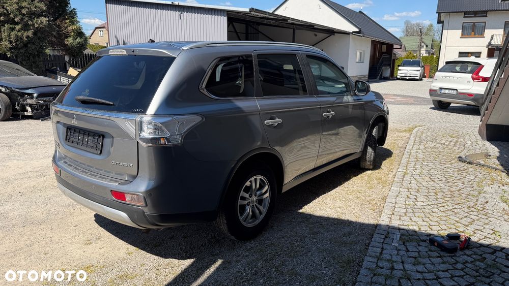 Mitsubishi Outlander 2.2 DI-D 4WD Plus - 19