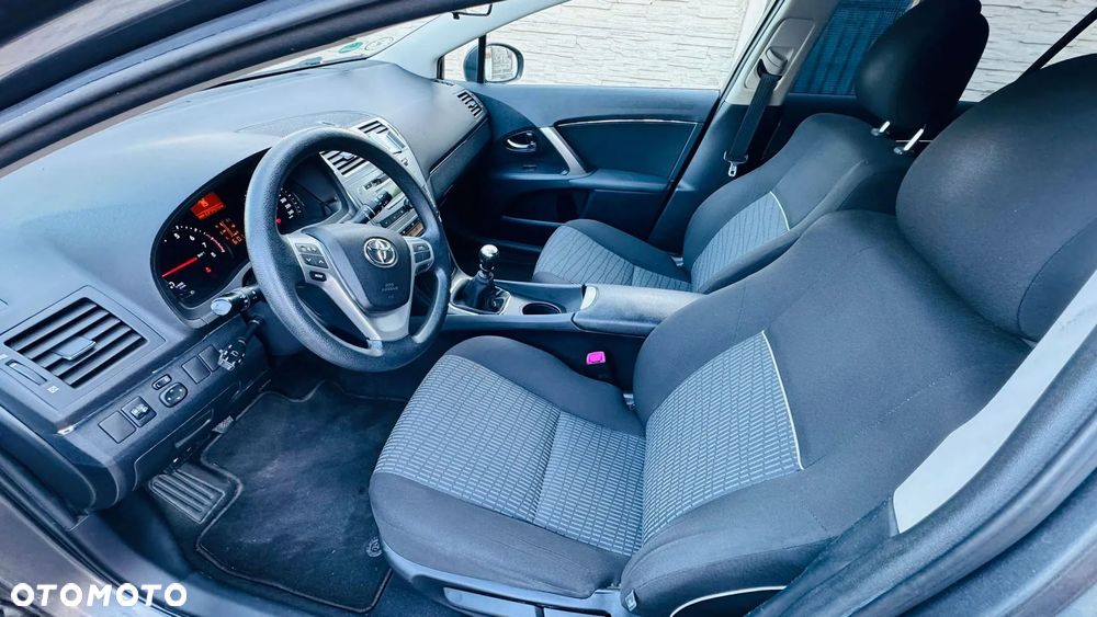 Toyota Avensis 1.6 Comfort - 25