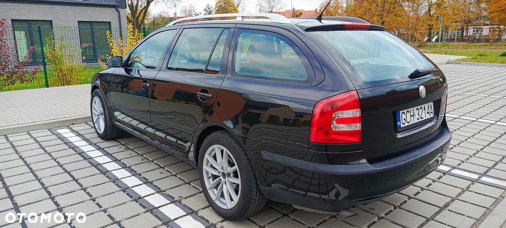 Skoda Octavia 1.6 FSI Ambiente - 11