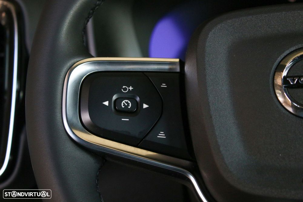 Volvo XC 40 Recharge Core - 33