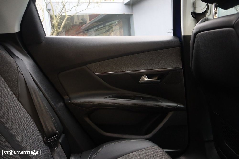 Peugeot 3008 1.5 BlueHDi Allure EAT8 - 29