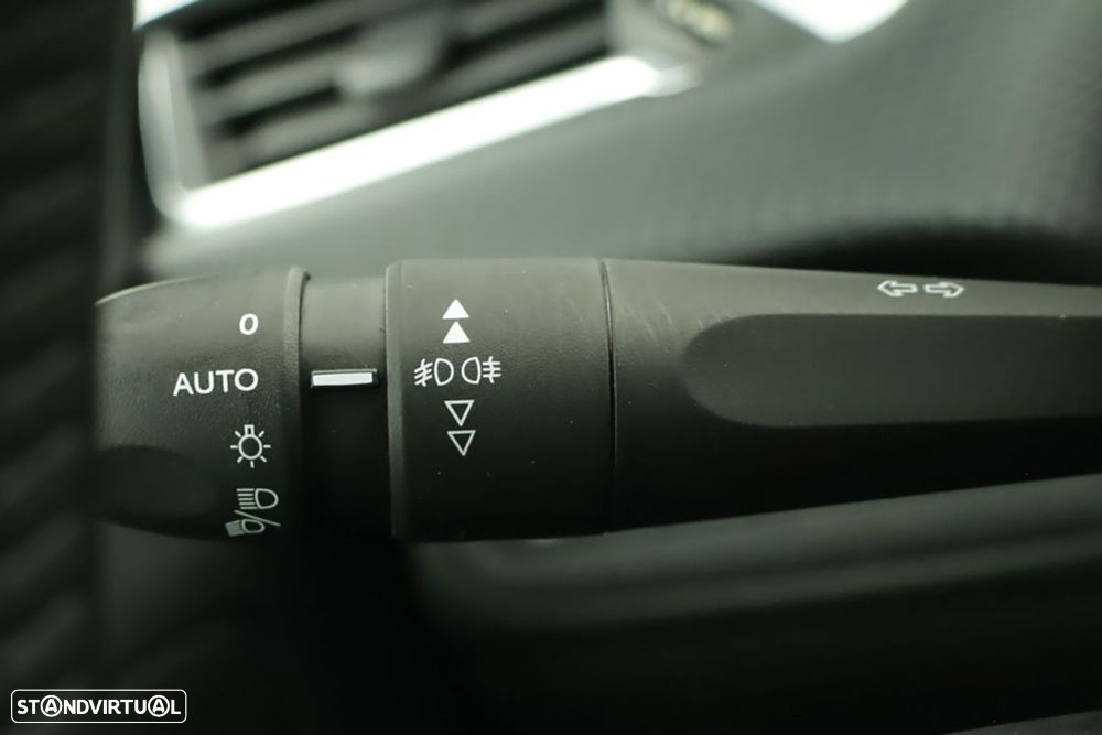 Peugeot 2008 1.2 PureTech Signature - 17