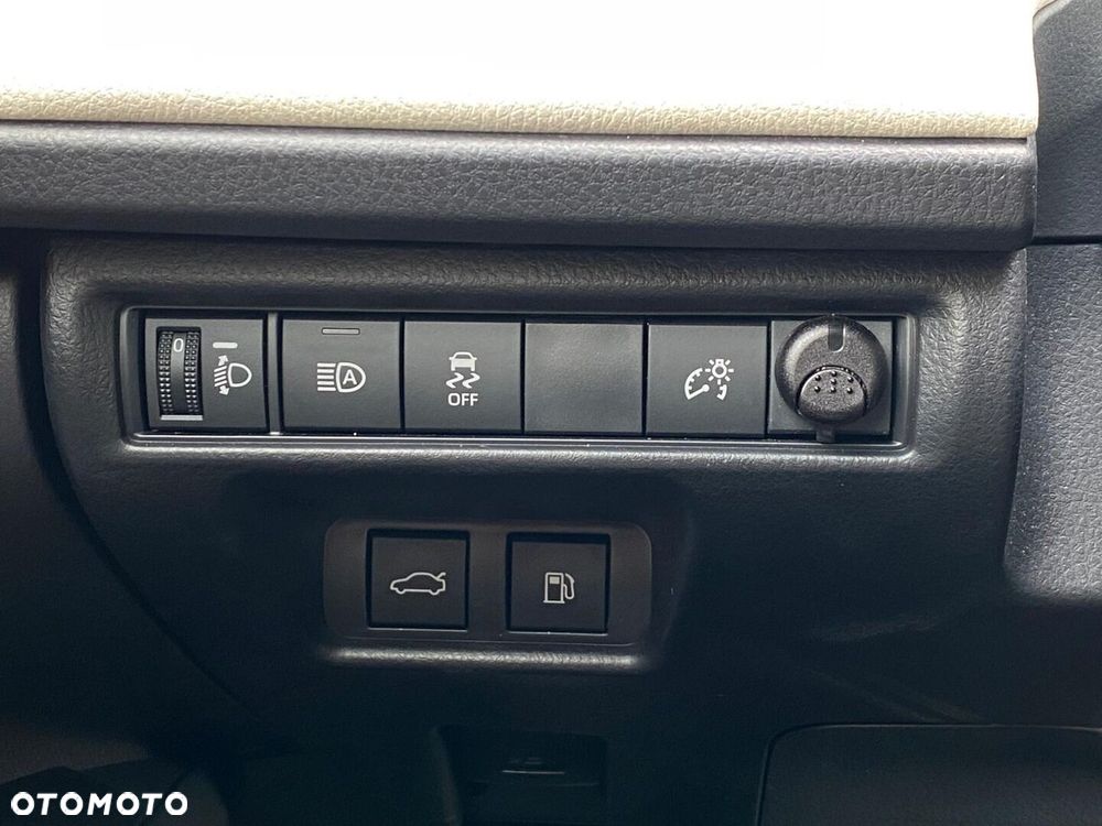 Toyota Camry - 30