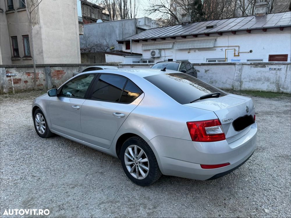 Skoda Octavia 1.6 TDI STYLE DSG - 4