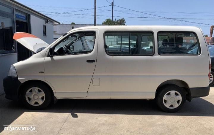 Toyota HiAce 2.5 D-4D Service 2.8T - 4