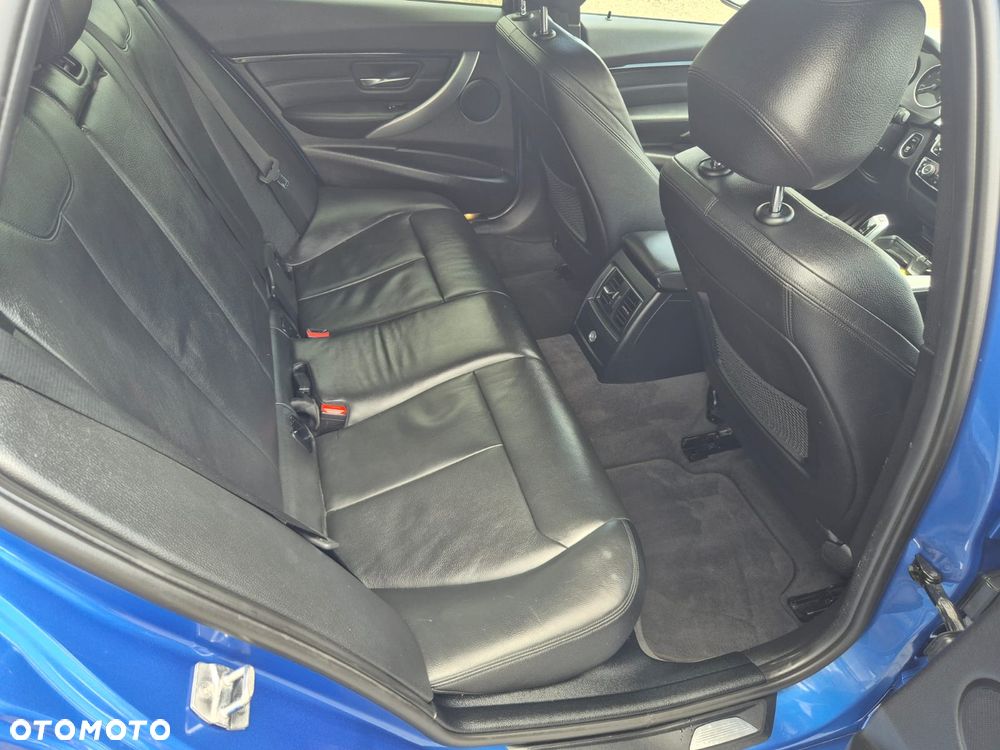 BMW Seria 3 320d xDrive Sport Line - 29