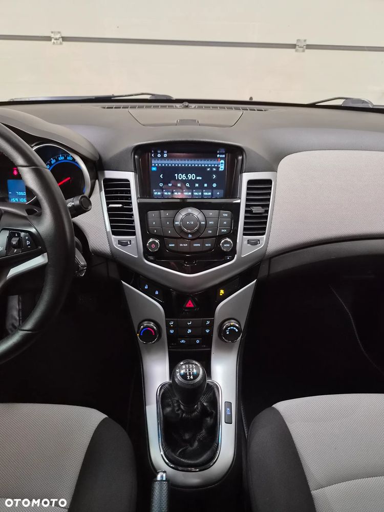 Chevrolet Cruze 1.6 LS+ - 15