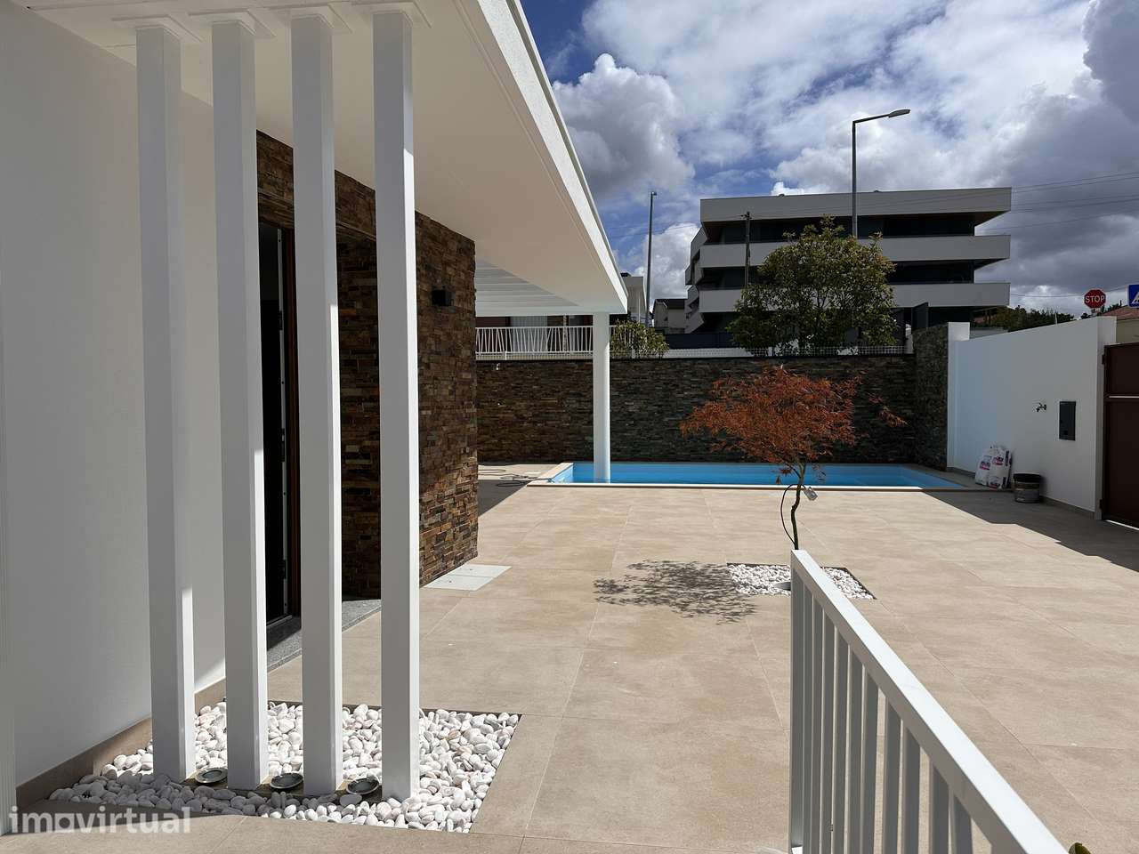 Moradia Nova T4 Isolada com Piscina e Jardim - Grande imagem: 3/17