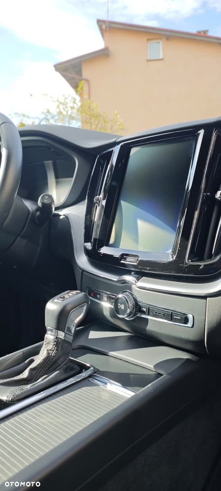 Volvo XC 60 T5 GPF Momentum - 11