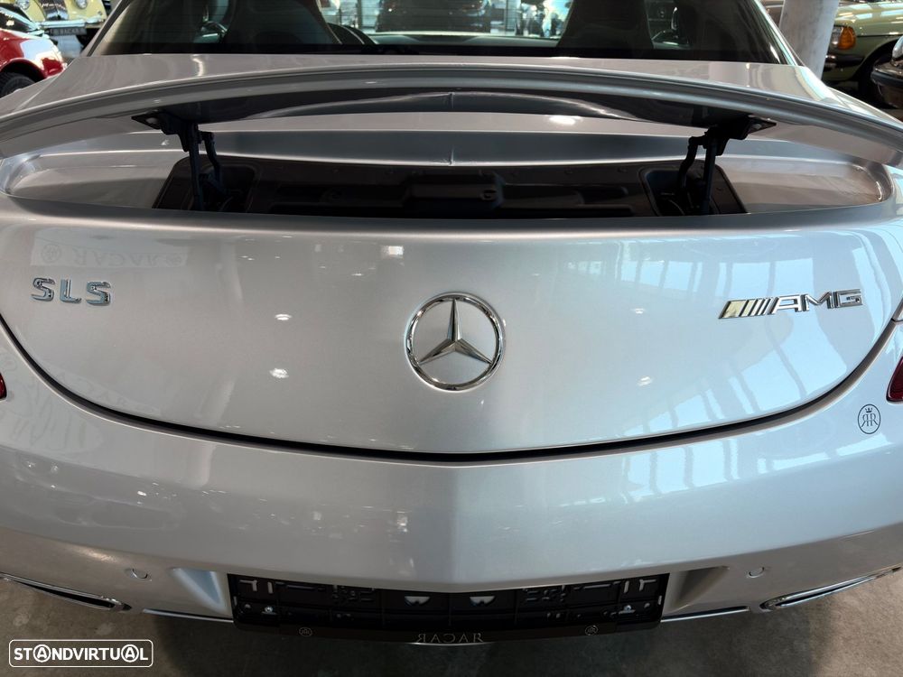 Mercedes-Benz SLS 63 AMG - 10