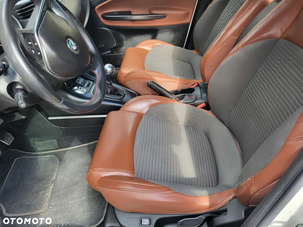 Alfa Romeo Giulietta 2.0 JTDM Exclusive - 28