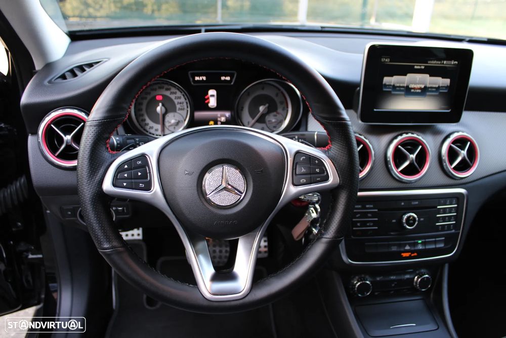 Mercedes-Benz GLA 180 d 7G-DCT Urban - 16