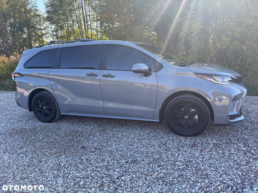 Toyota Sienna - 3