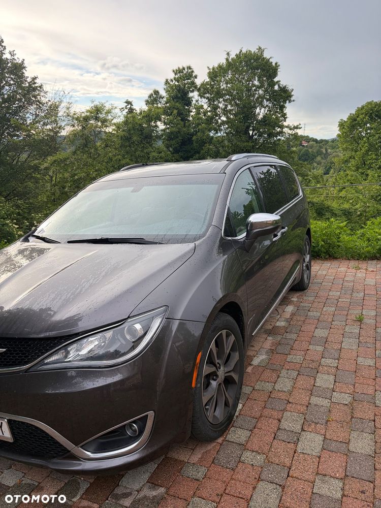 Chrysler Pacifica - 1
