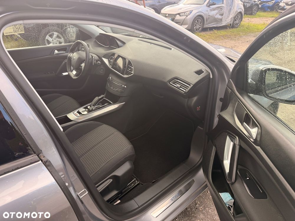 Peugeot 308 1.2 PureTech Allure S&S EAT8 - 15