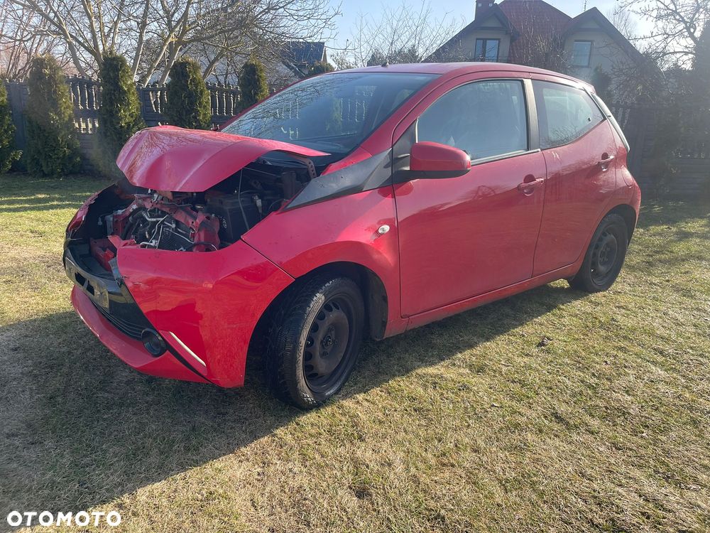 Toyota Aygo x-play - 1