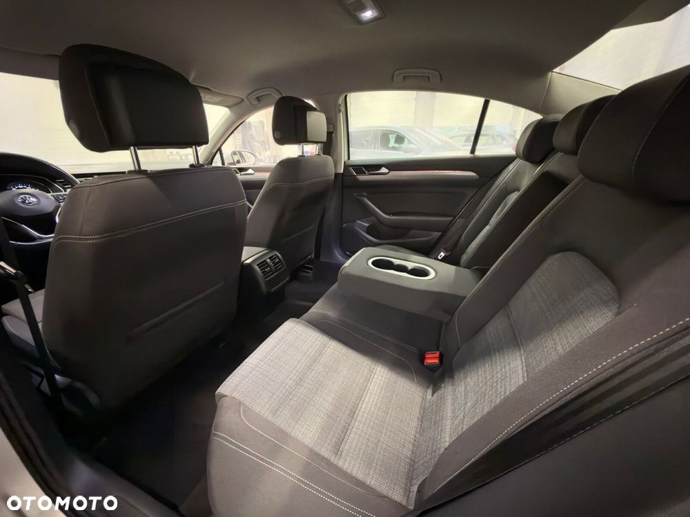 Volkswagen Passat - 27