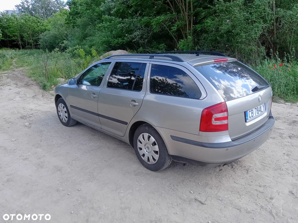 Skoda Octavia 1.6 Ambiente - 19