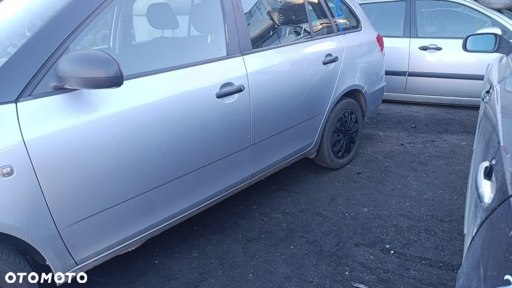 36138 Skoda Fabia II model od 07-10 silnik 1.2 12V CGPA skrzynia LVG lakier 9156 - 9