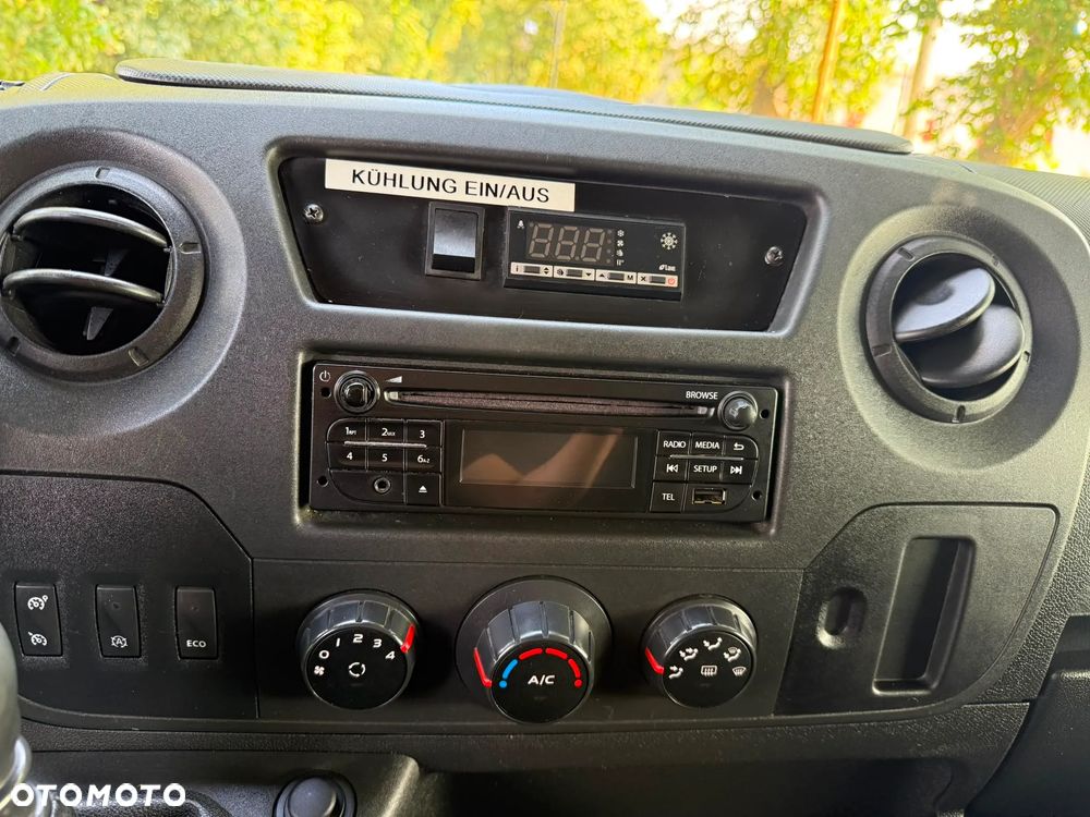 Nissan NV400 - 17