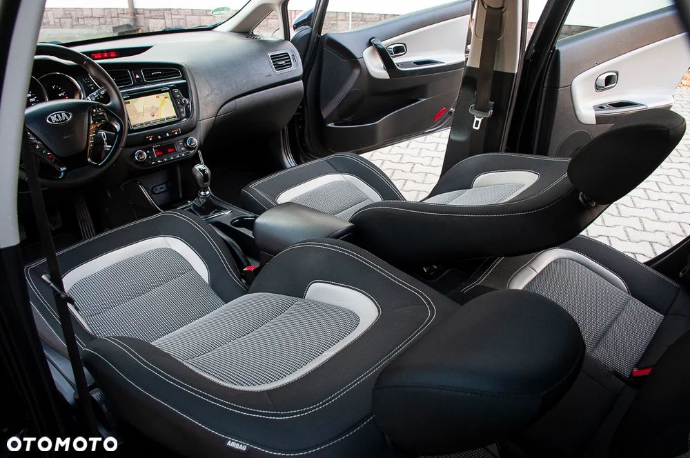 Kia Ceed 1.6 CRDi 128 ISG Dream Team Edition - 27