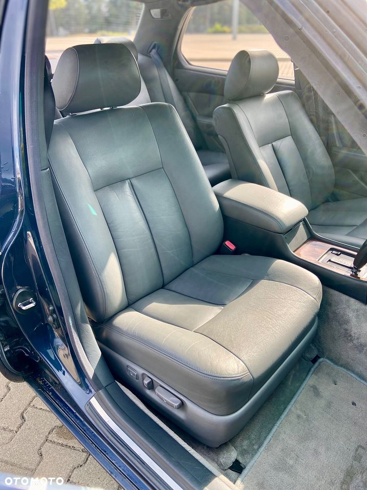 Lexus LS - 11