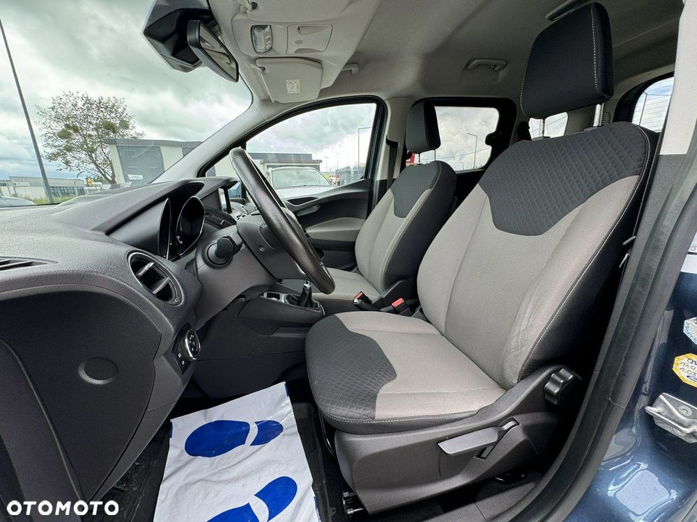 Ford Tourneo Courier - 18