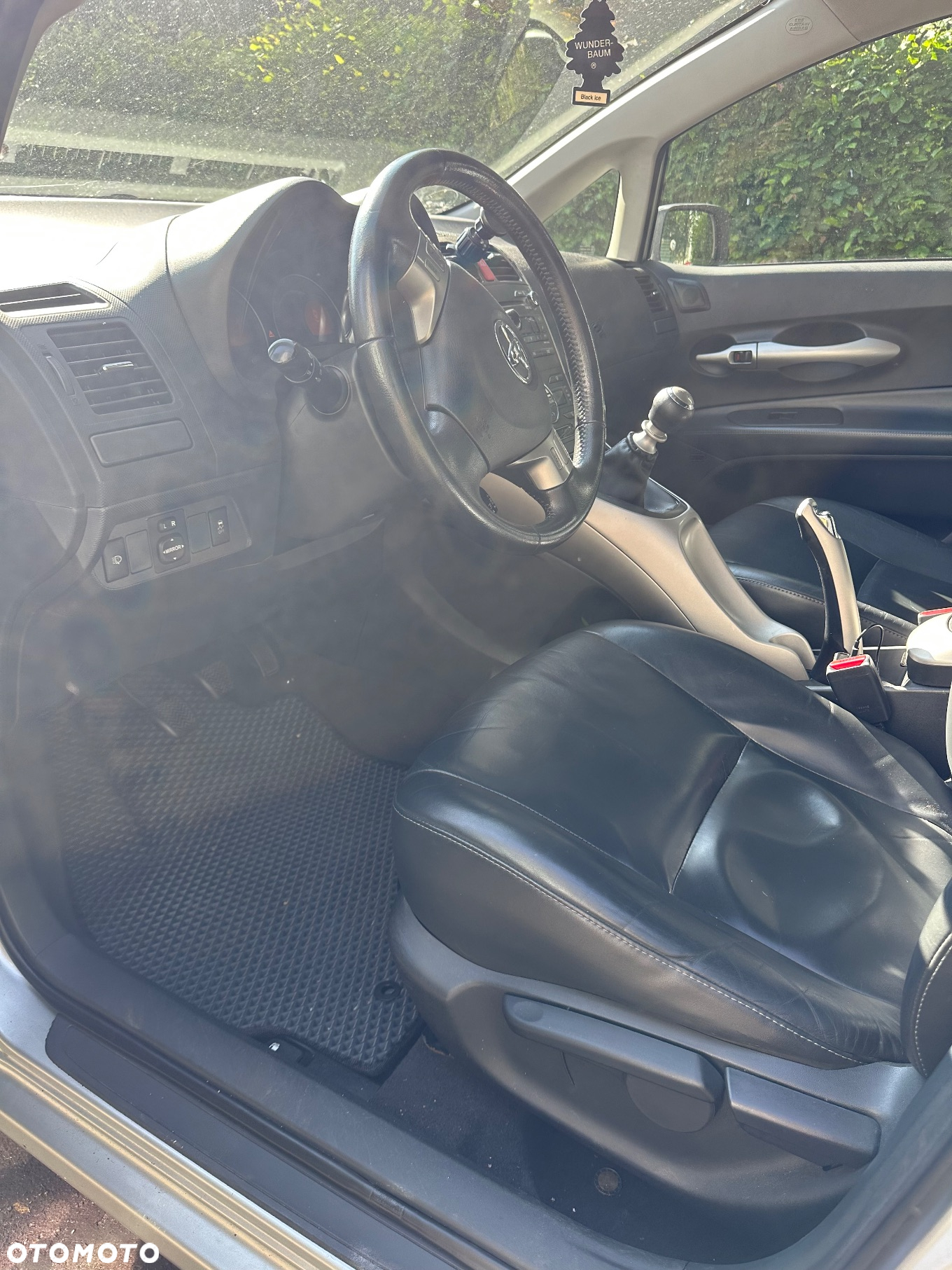 Toyota Auris 2.2 D-4D X + Exclusive - 4