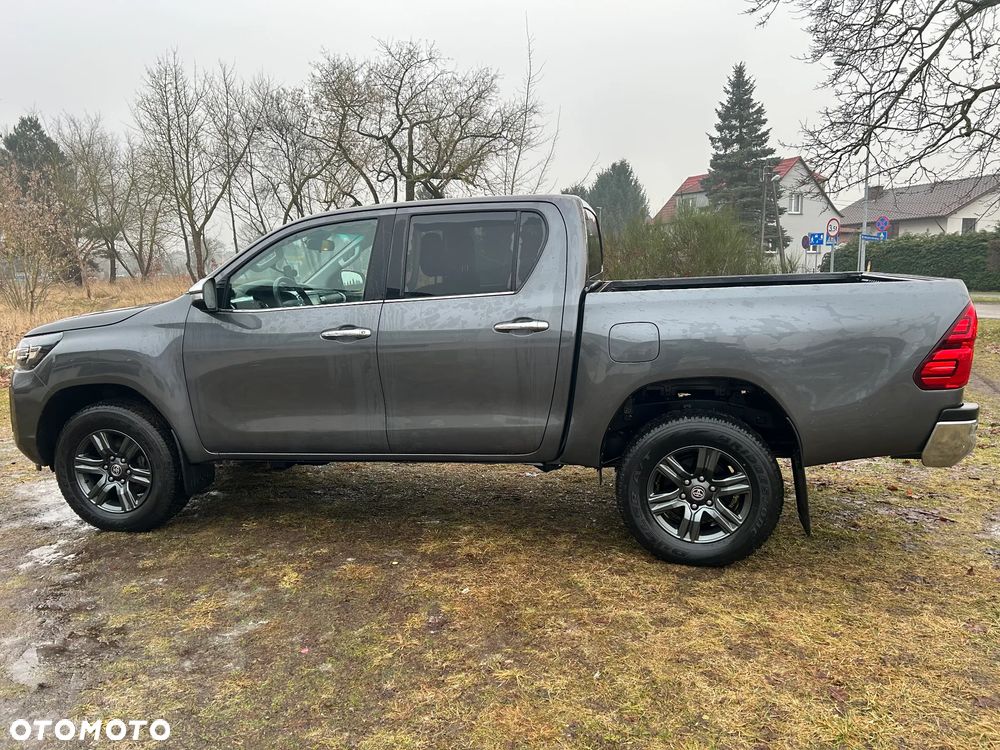 Toyota Hilux 4x4 Double Cab Autm Executive - 2