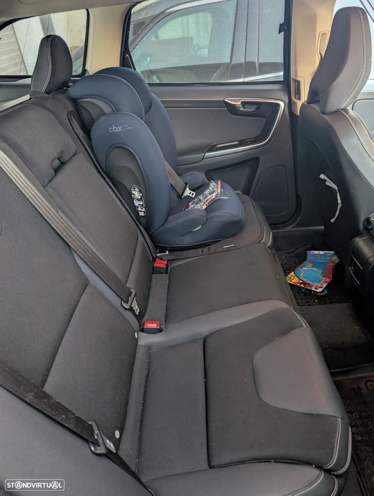 Volvo XC 60 2.4 D Drive Momentum - 17