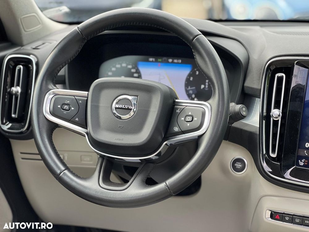 Volvo XC 40 T5 AWD Momentum Pro - 22