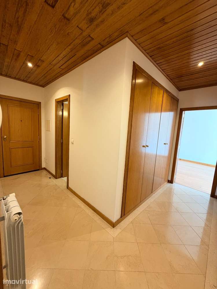 Ap. T1 com Garagem fechada - Aradas - Grande imagem: 4/16