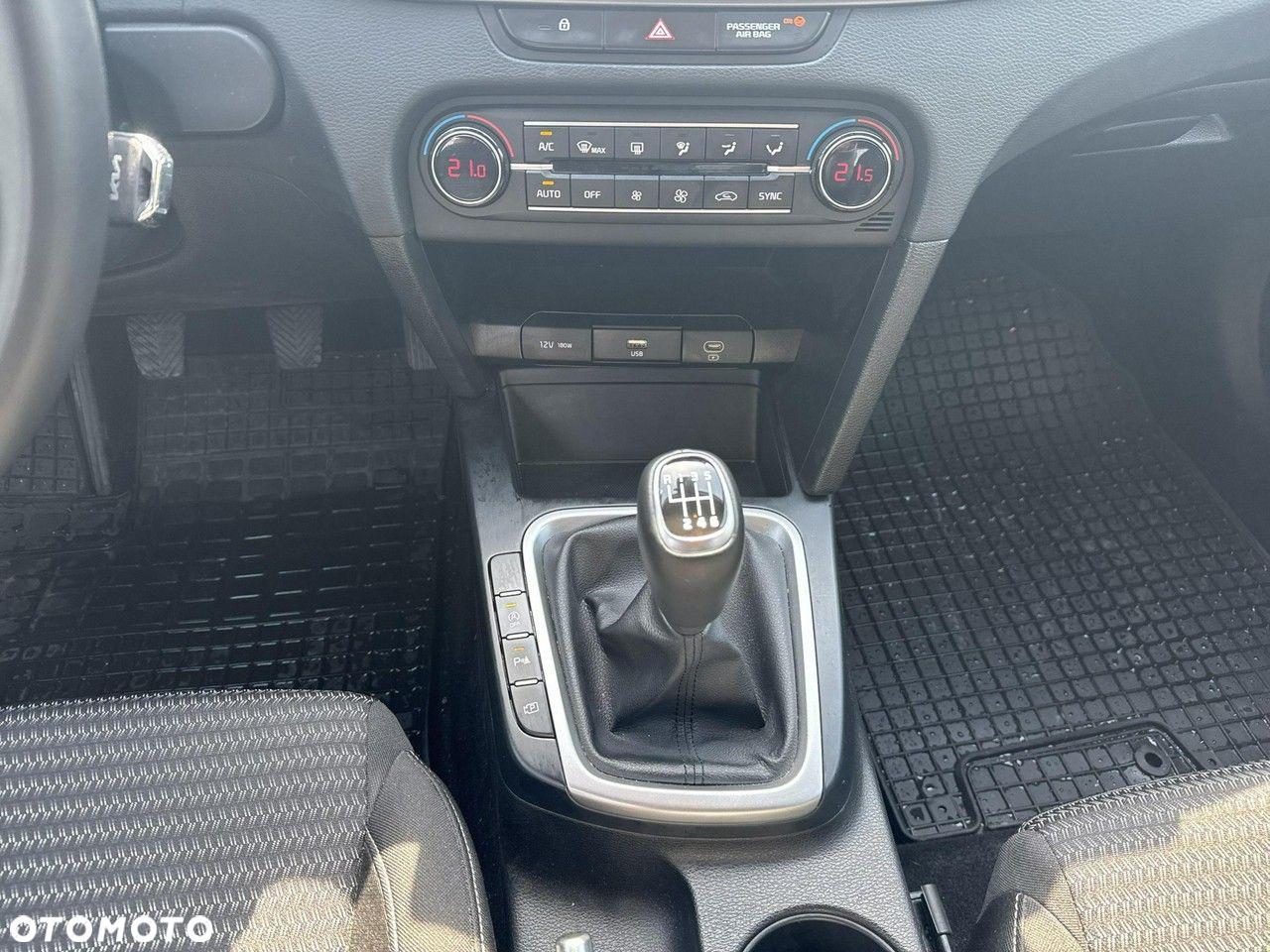 Kia XCeed - 24