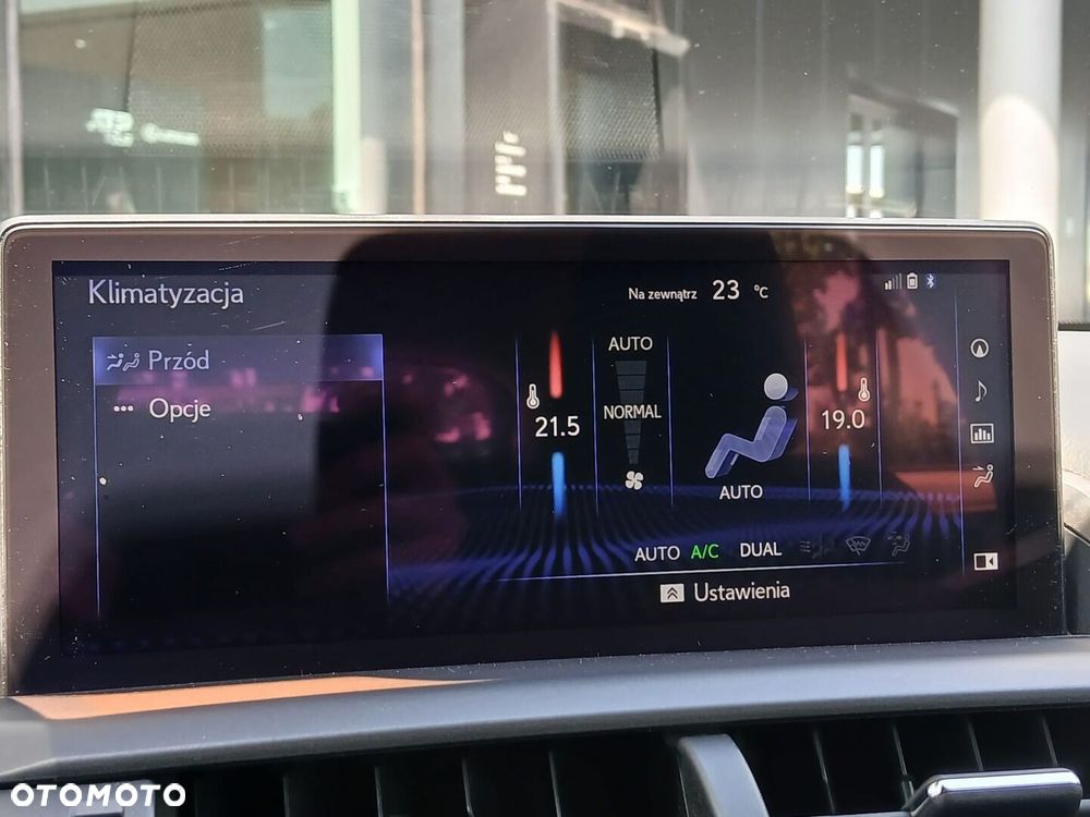 Lexus NX 300h Business Edition AWD - 19