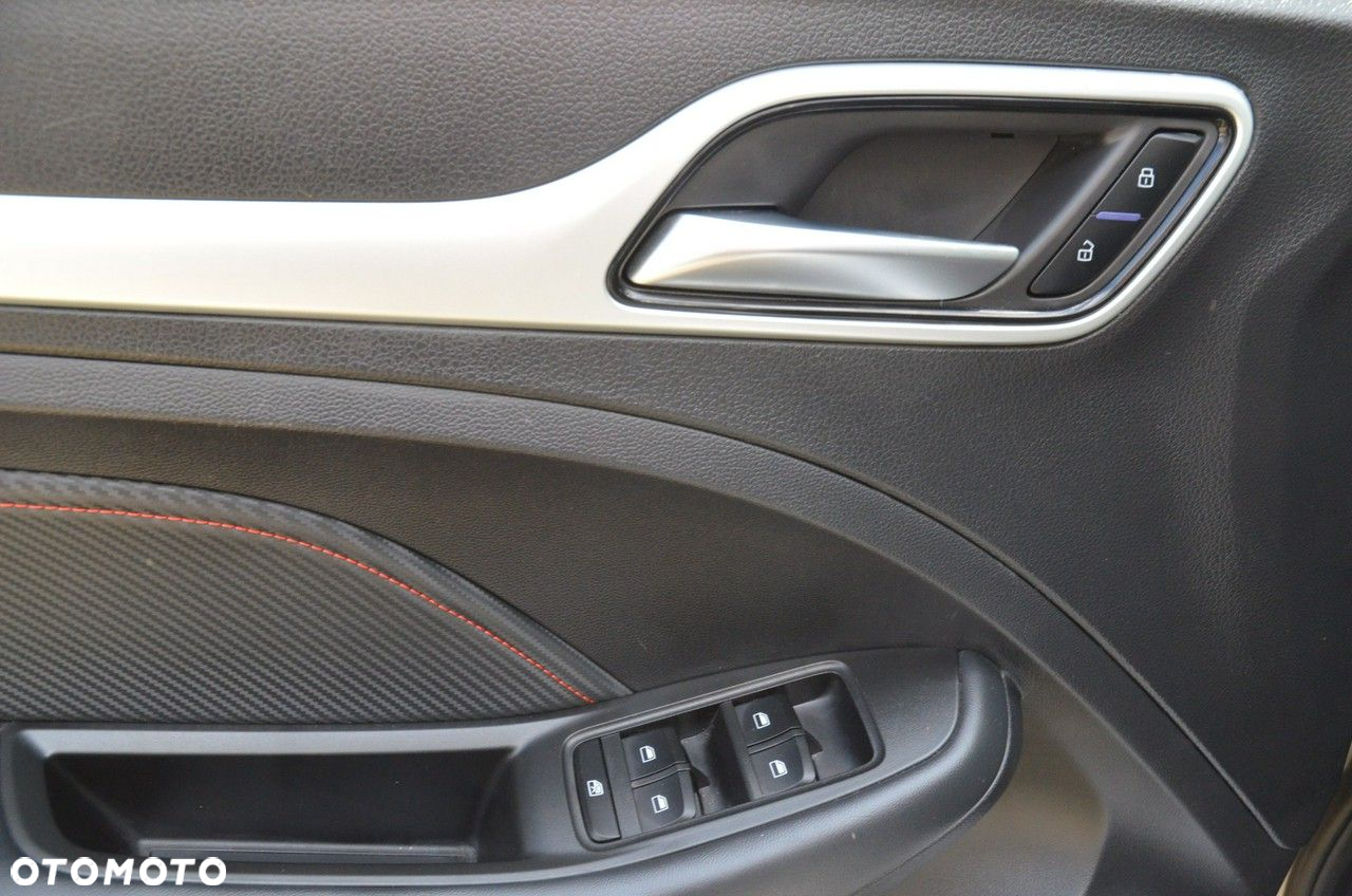 MG ZS - 26
