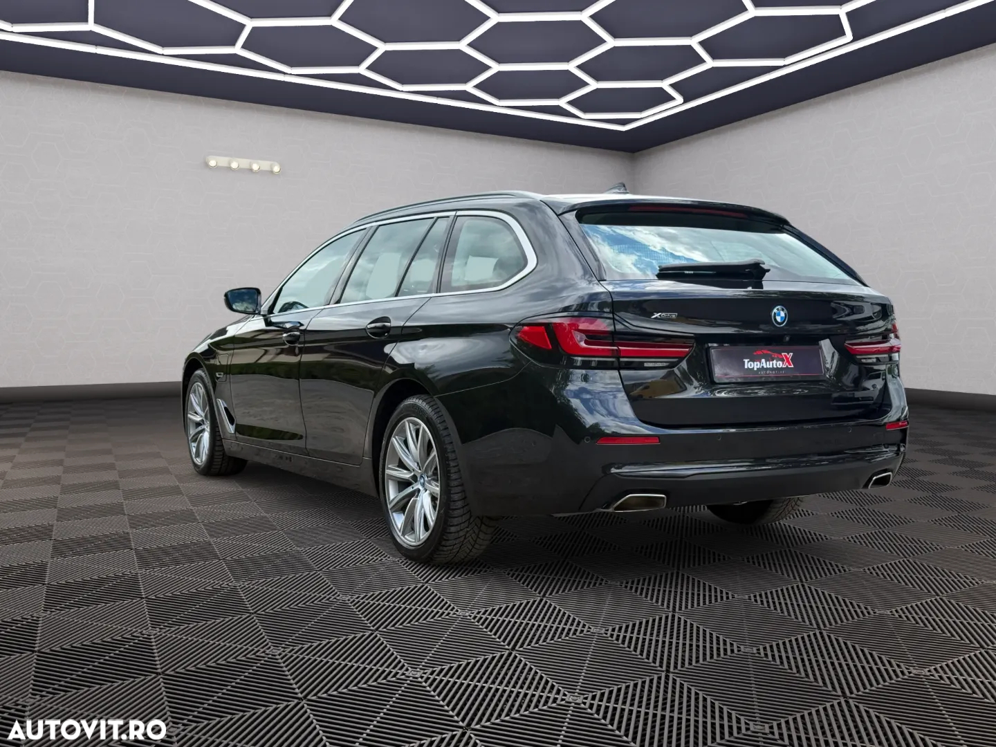 BMW Seria 5 530e xDrive Touring Aut. Luxury Line - 13